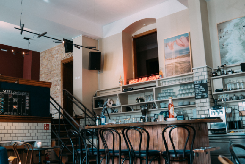 Adieu Bar
